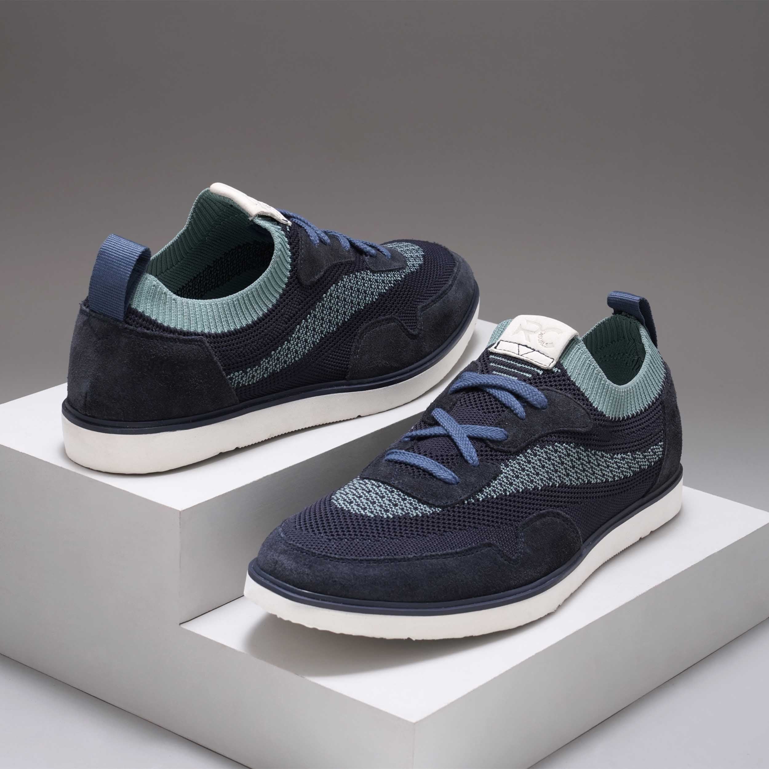 The Gladwin Ruosh Men Blue Casual Sneaker