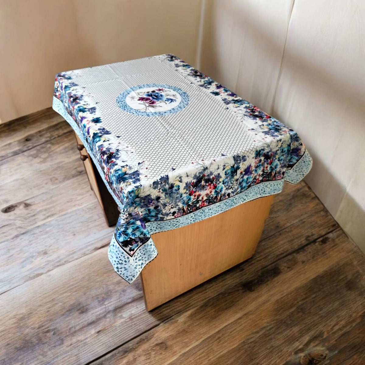 Blue Aster printed cotton table cover in blue - image 6