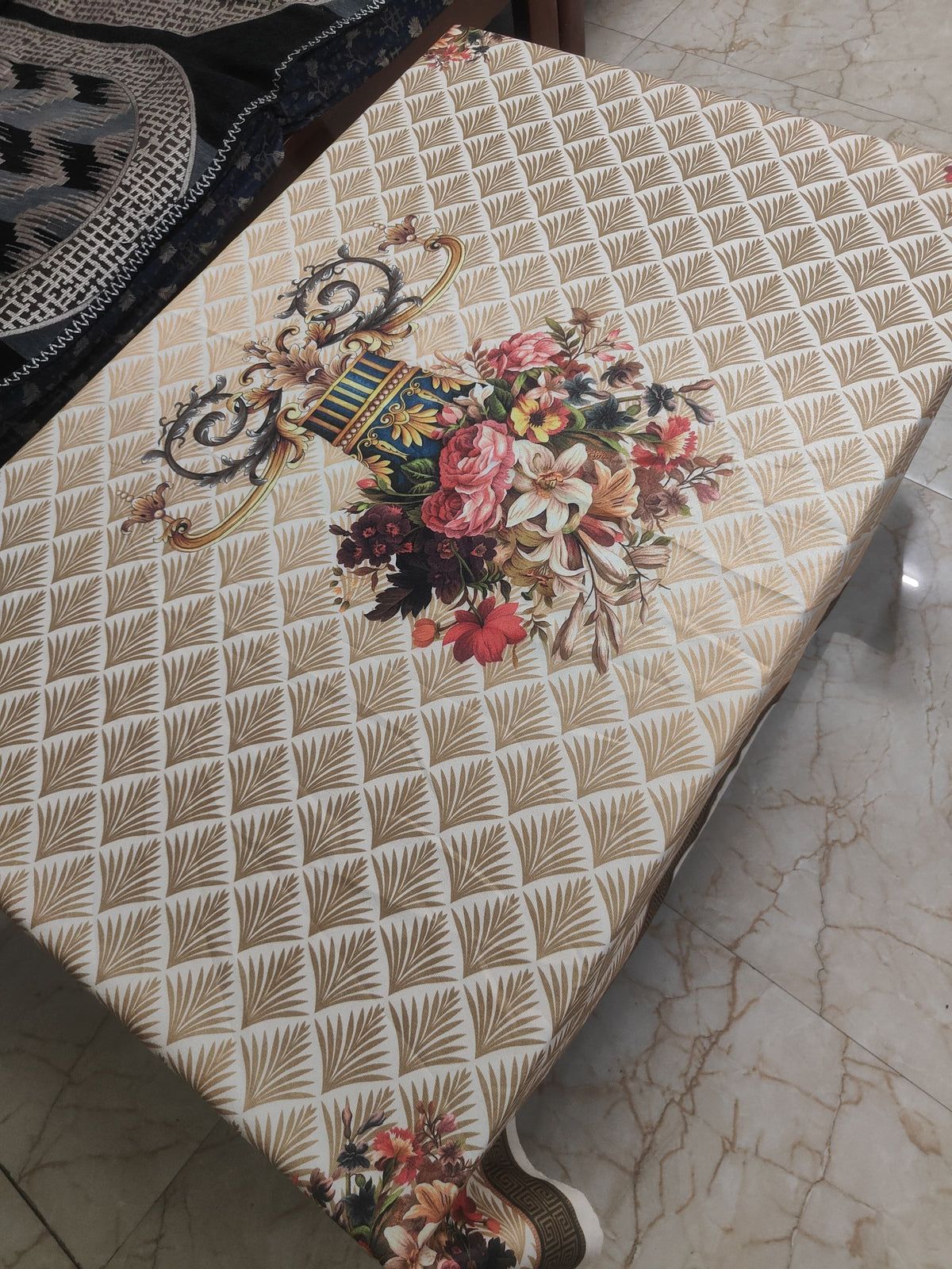 Cream Pot printed cotton table cover in cream - image 3