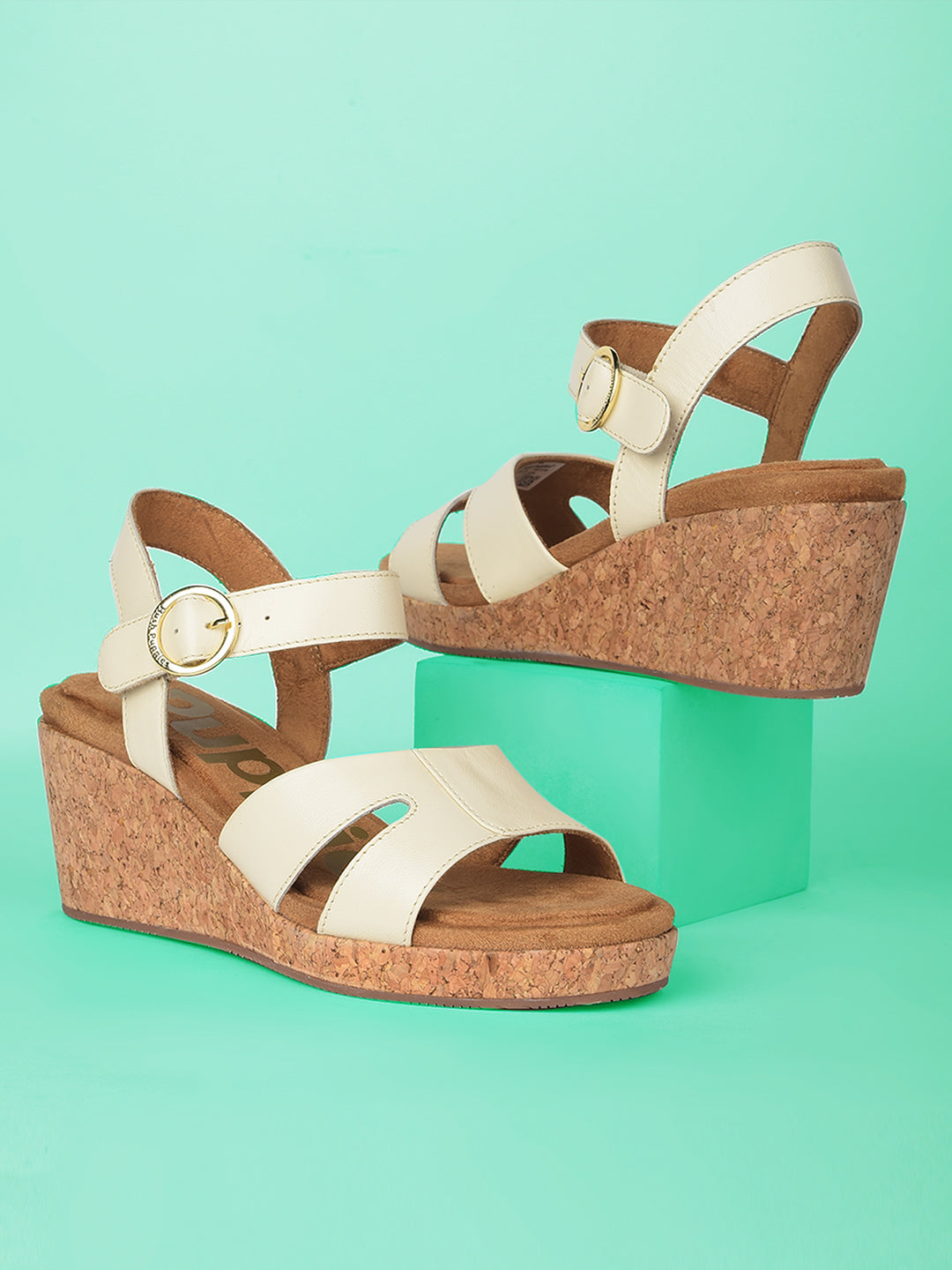 Hush Puppies Women White Wedge Heel Sandal With Buckle Closure - White - View 6