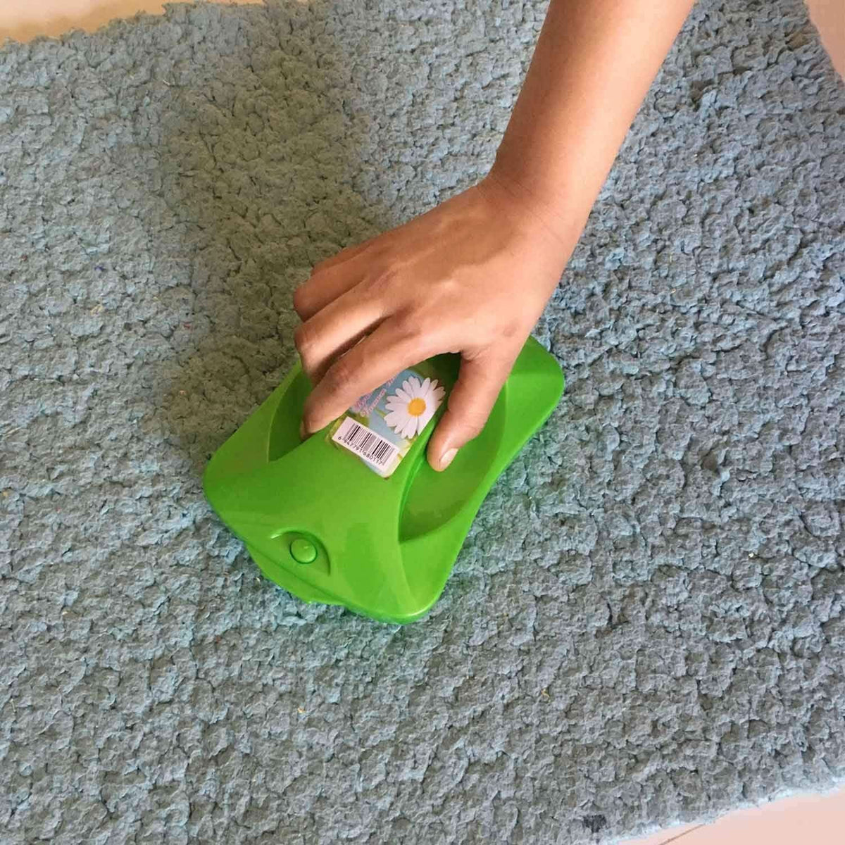 Plastic Handheld Carpet Roller Brush Cleaning with Dust & Crumb Collector HP DD