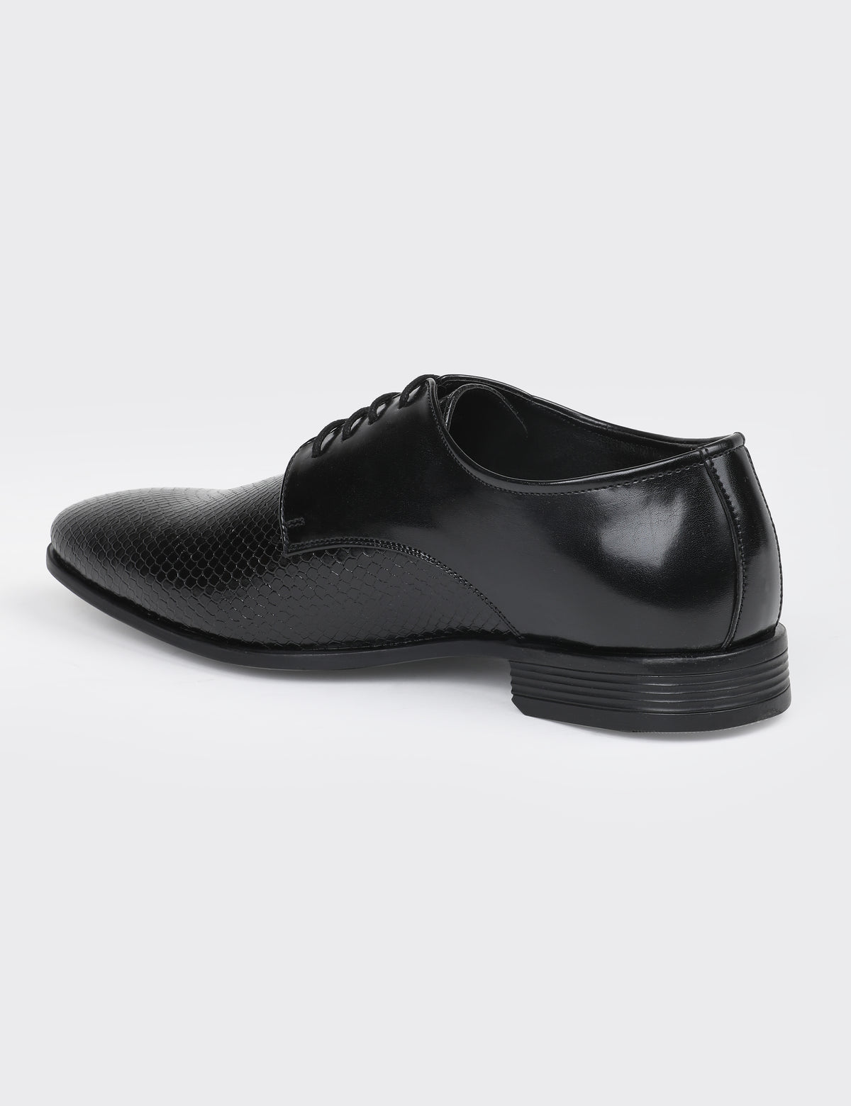 The Jonas Black Men Textured Derby V8 By Ruosh