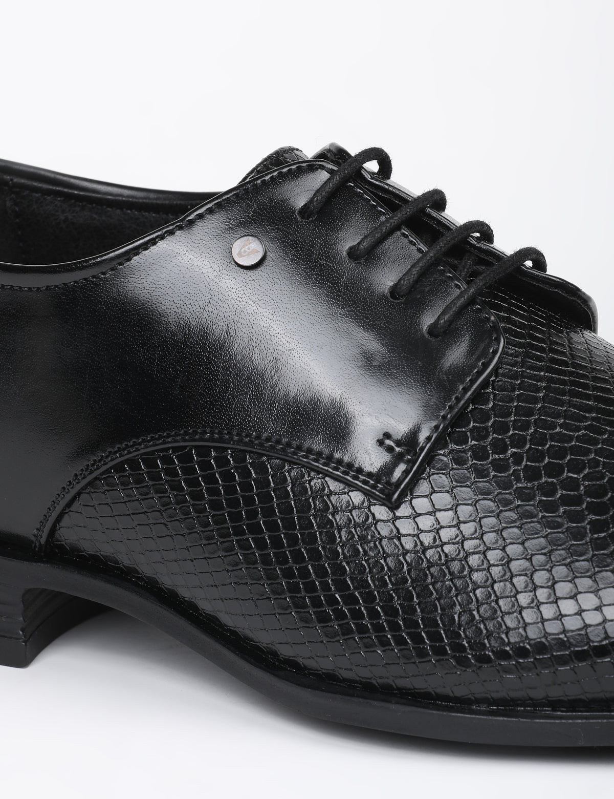 The Jonas Black Men Textured Derby V8 By Ruosh