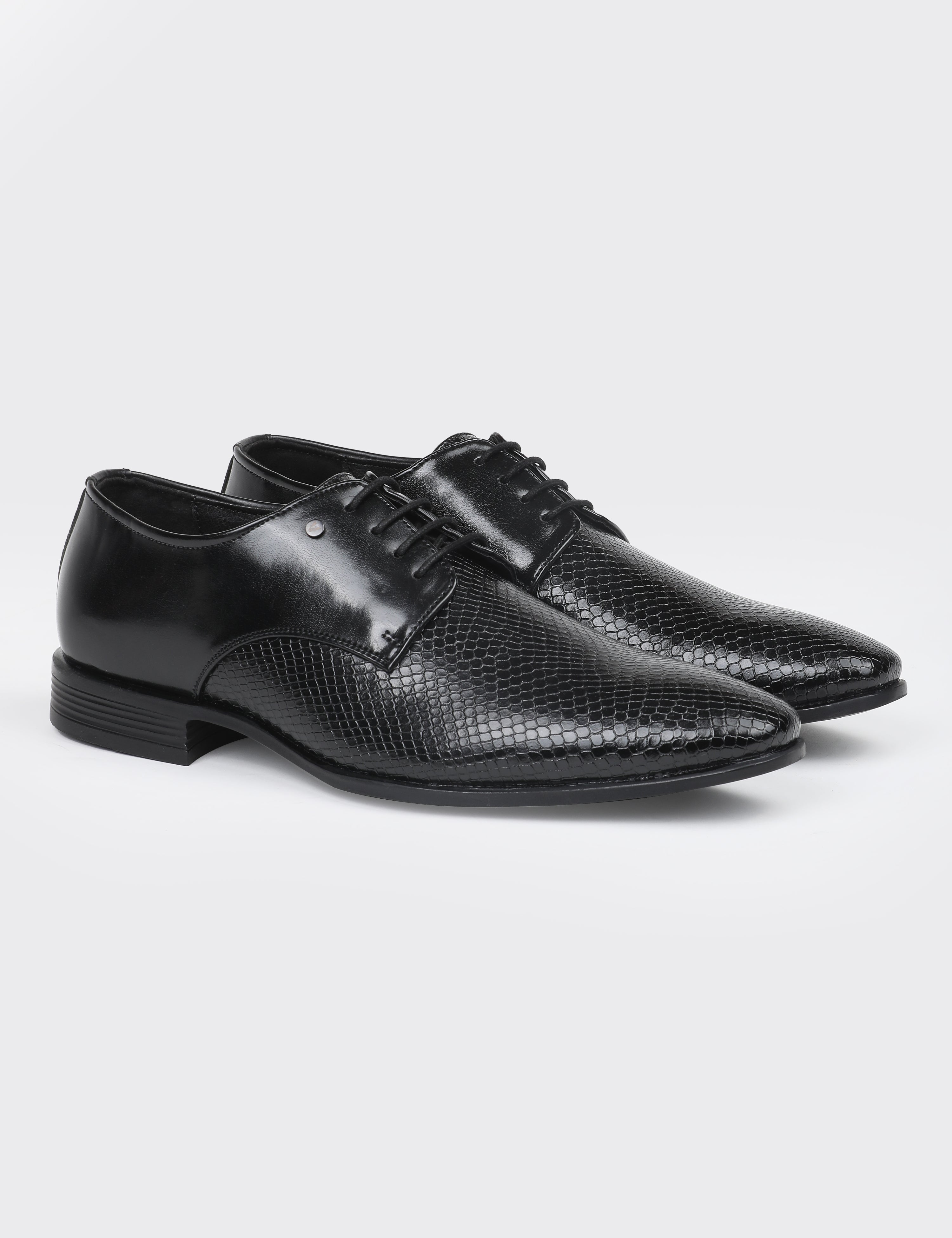 The Jonas Black Men Textured Derby V8 By Ruosh