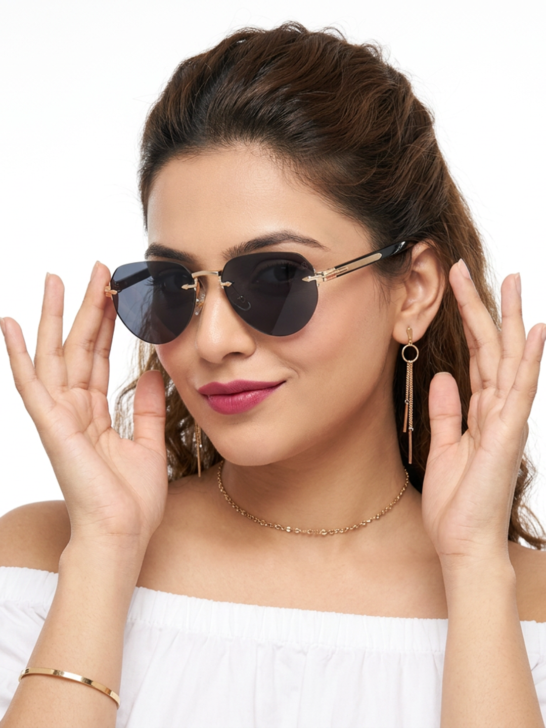 Essence Crown Golden Rimless Sunglasses for Men and Women - Style 2534 - worn by a male model (image 3)