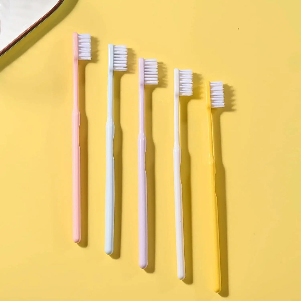 Plastic Toothbrush With Plastic Round Box (20 Pcs Set) HP DD