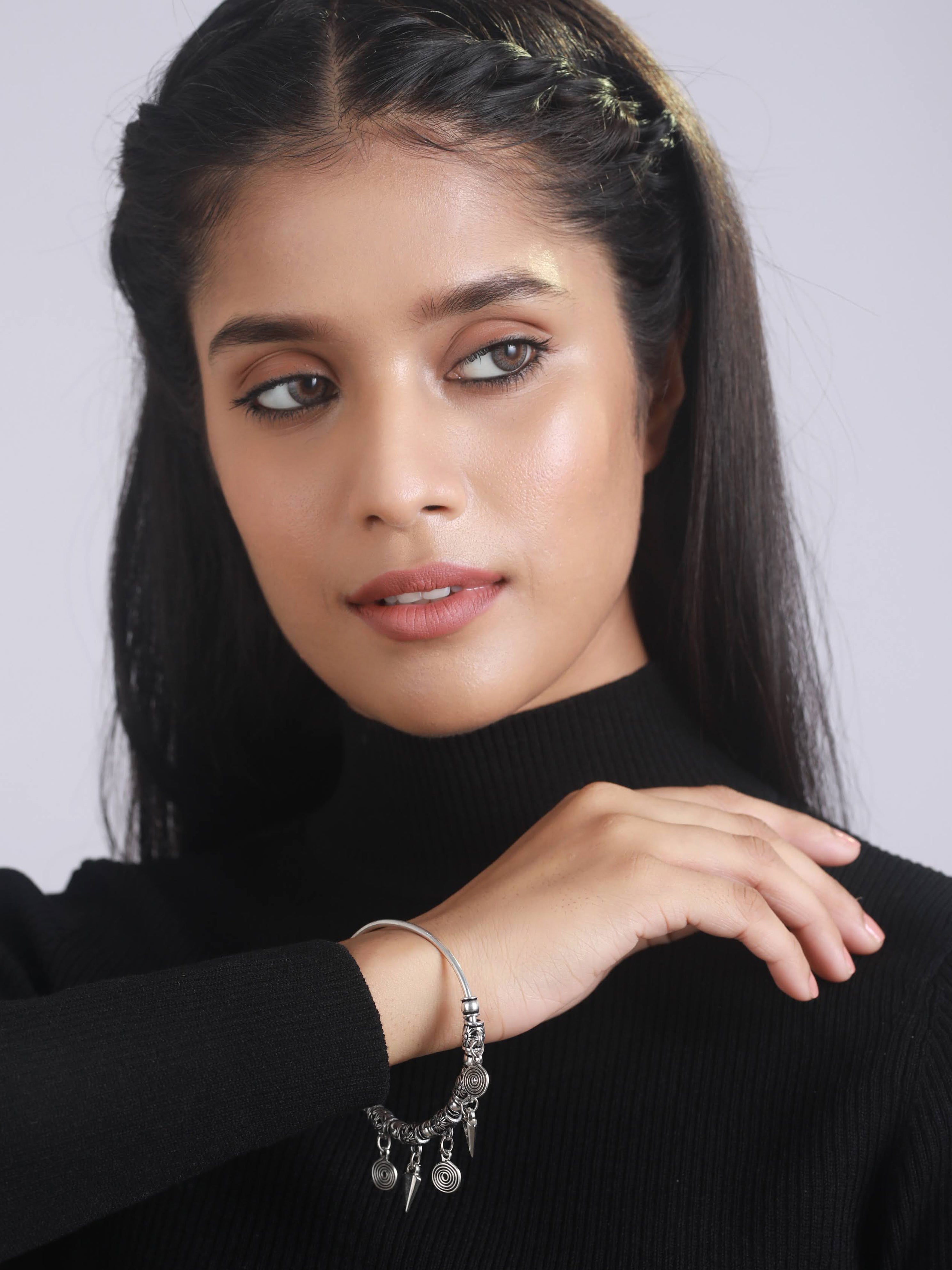 Women Oxidised Silver-Toned & Oxidised Tribal Brass Circular & Diamond Shaped Charm Bracelet