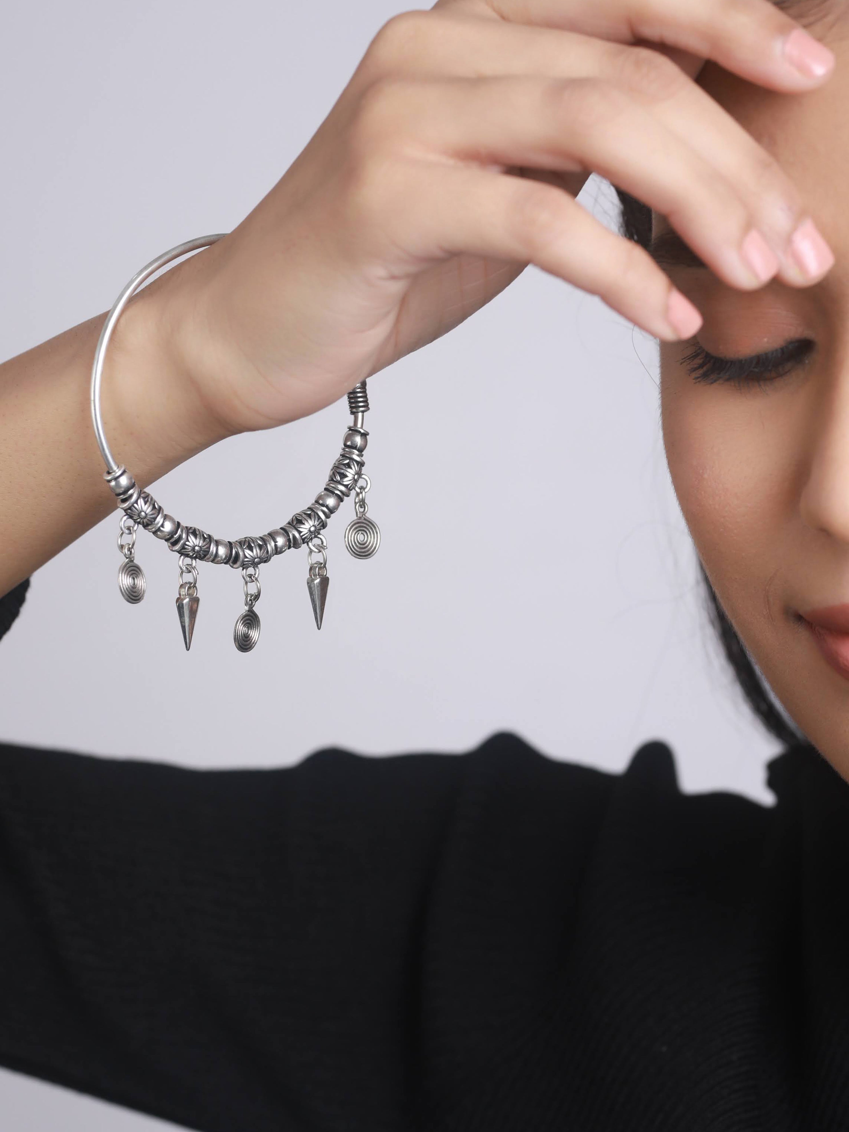 Women Oxidised Silver-Toned & Oxidised Tribal Brass Circular & Diamond Shaped Charm Bracelet