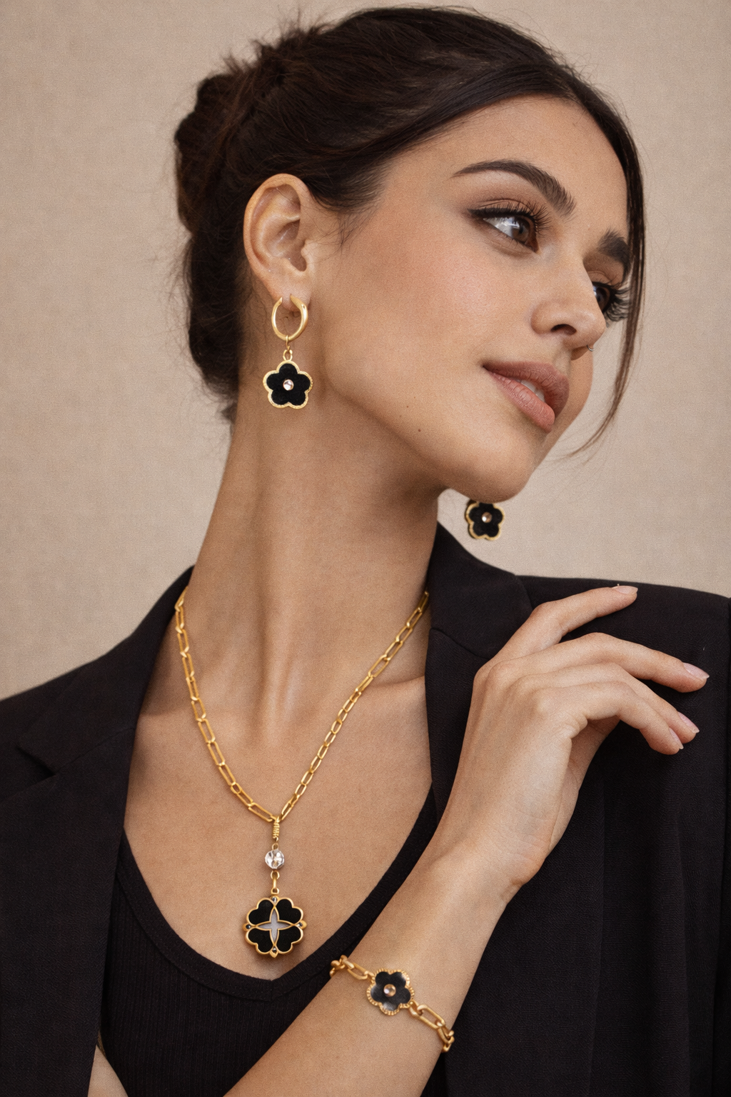 Jazz And Sizzle Elegant Black Clover Jewellery Set
