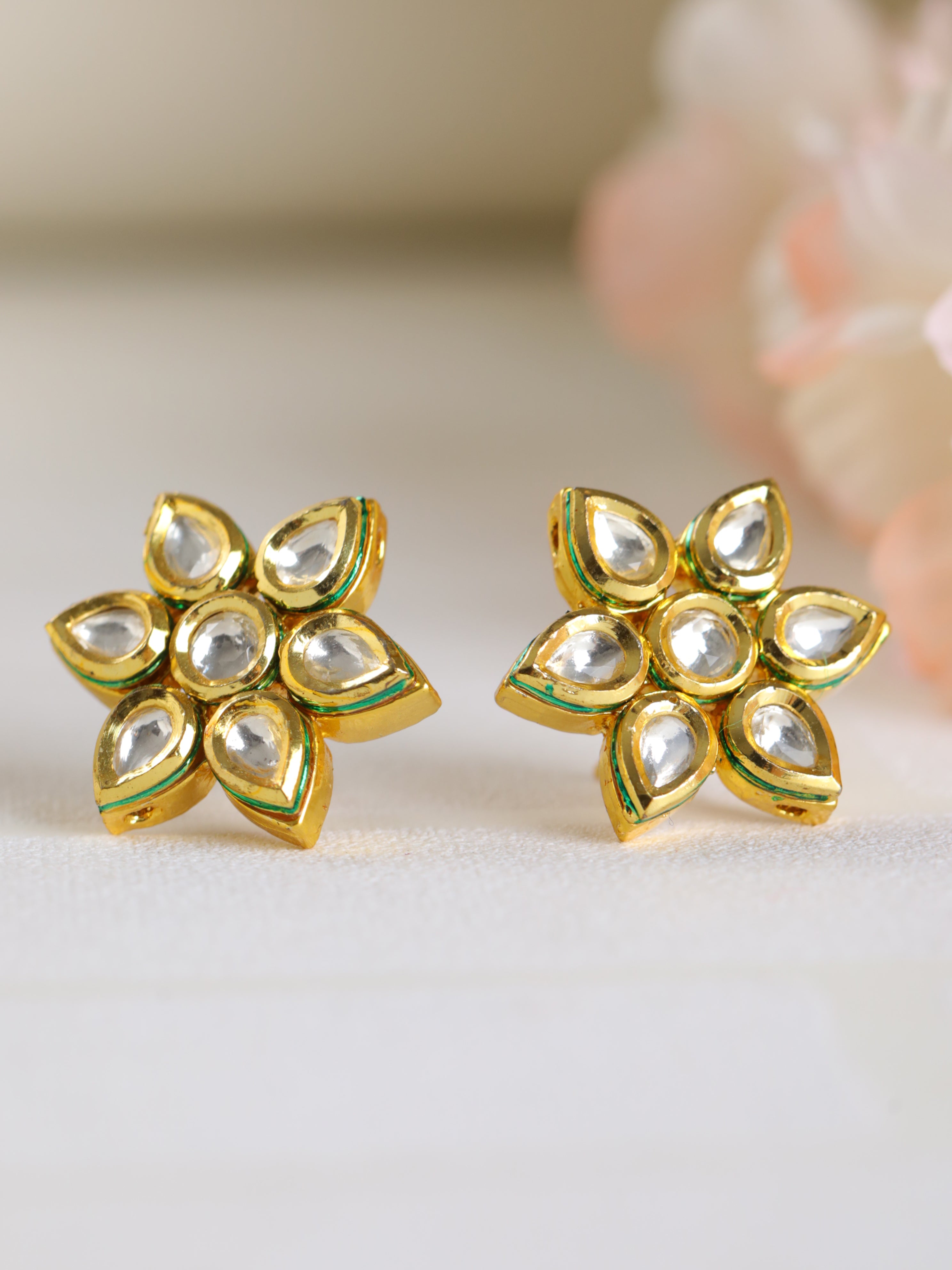 Gold-Toned & Kundan Studded Floral Studs Earrings