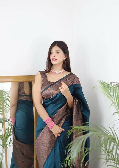 AXONIT Emerald Elegance Jacquard Silk Saree with Rich Gold Zari Pallu