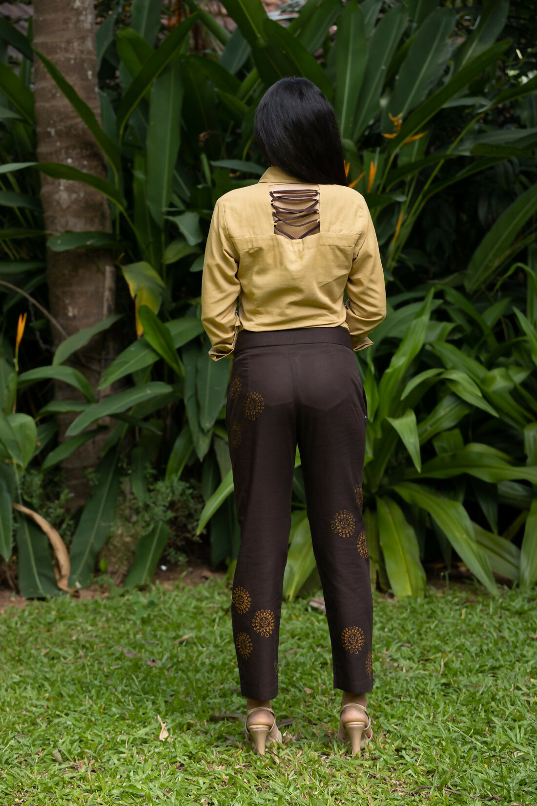 Mellow Shirt Women’s Solid Neutral Full Sleeve Cotton Shirt with Criss-Cross Back Detail Studio Sienna