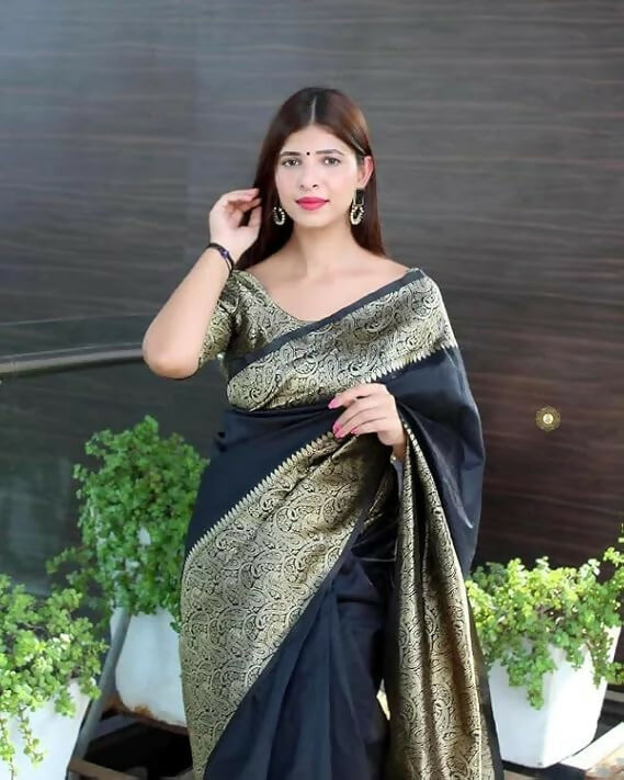 AXONIT Emerald Elegance Jacquard Silk Saree with Rich Gold Zari Pallu