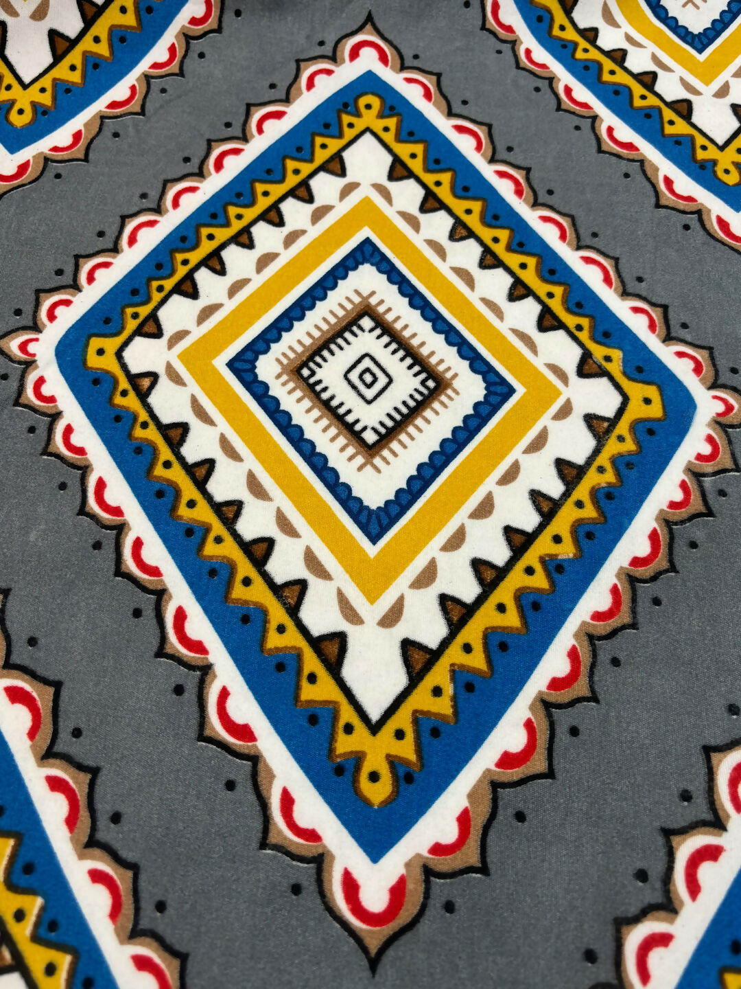 GAURA 218x240 cm Double Bedsheet with 2 Pillow Covers – Grey Geometric Diamond Print PANCHAJANYA FASHIONS