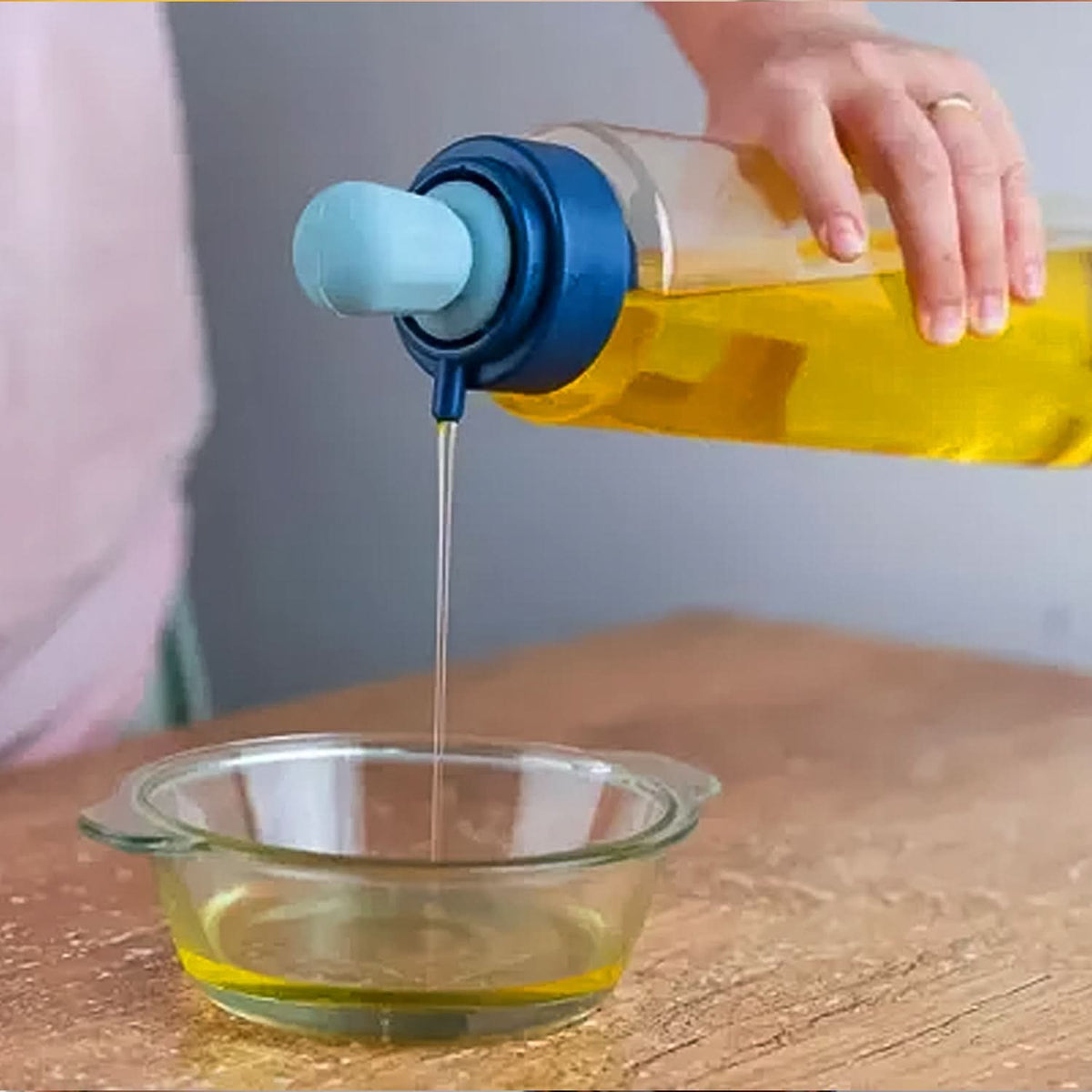 2 In 1 Transparent Oilar Dispenser With Silicone Oil Dropper Nozzle (1 Pc With Brush 1 Ltr.) HP DD