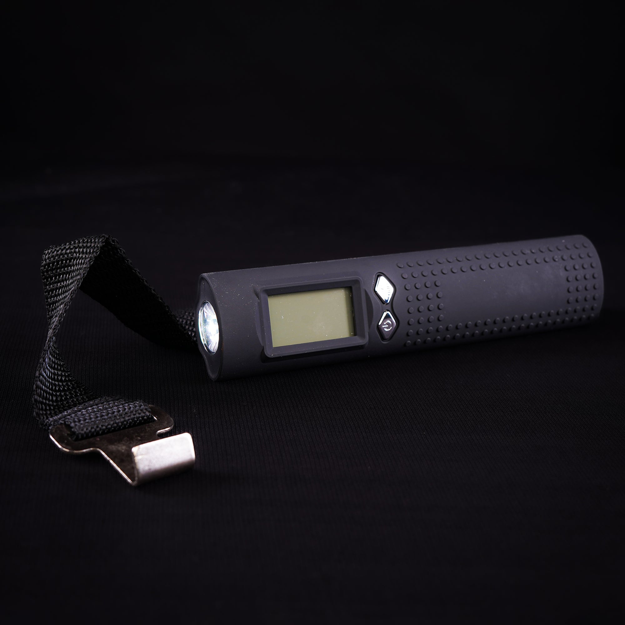 4-in-1 Luggage Scale - digital display close-up