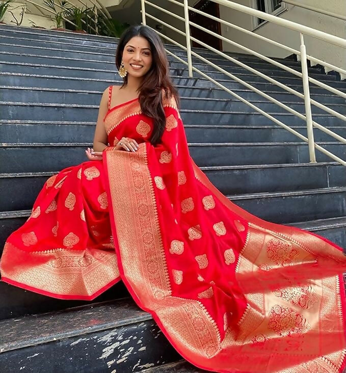 AXONIT Jacquard Silk Saree with Heavy Golden Zari Butta & Antique Gold Border