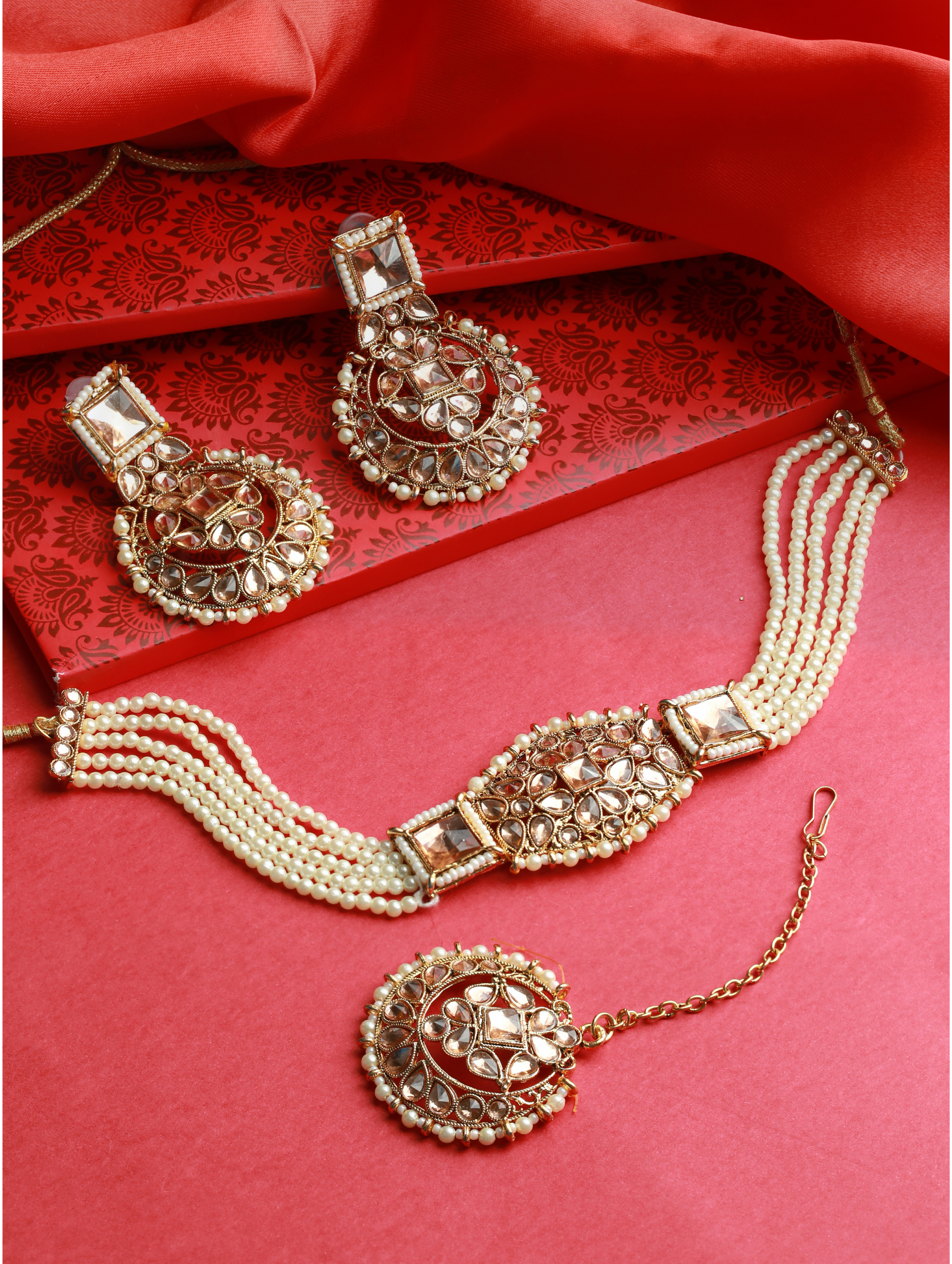 Gold-Plated & White Kundan Studded & Beaded Choker Jewellery Set