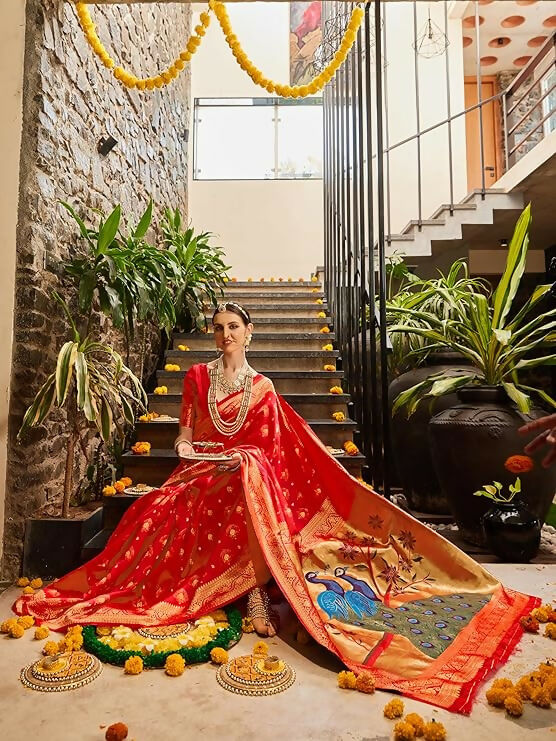 AXONIT Jacquard Silk Saree with Golden Zari Peacock Design, Festive Wear