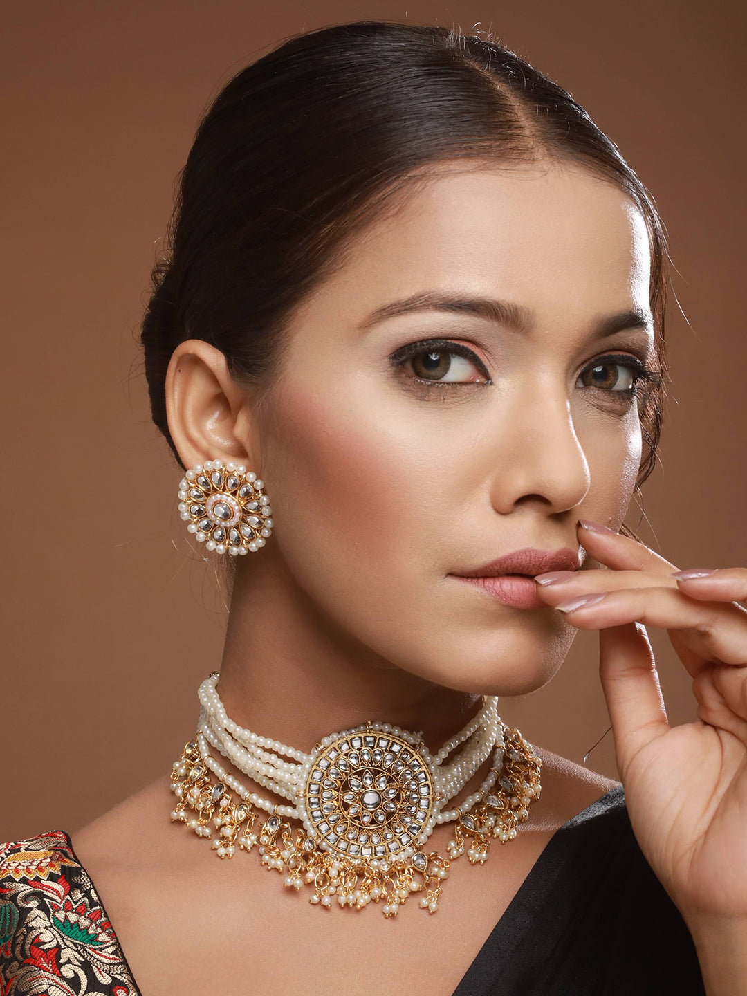Gold-Plated Kundan-Studded & Beaded Necklace & Earrings
