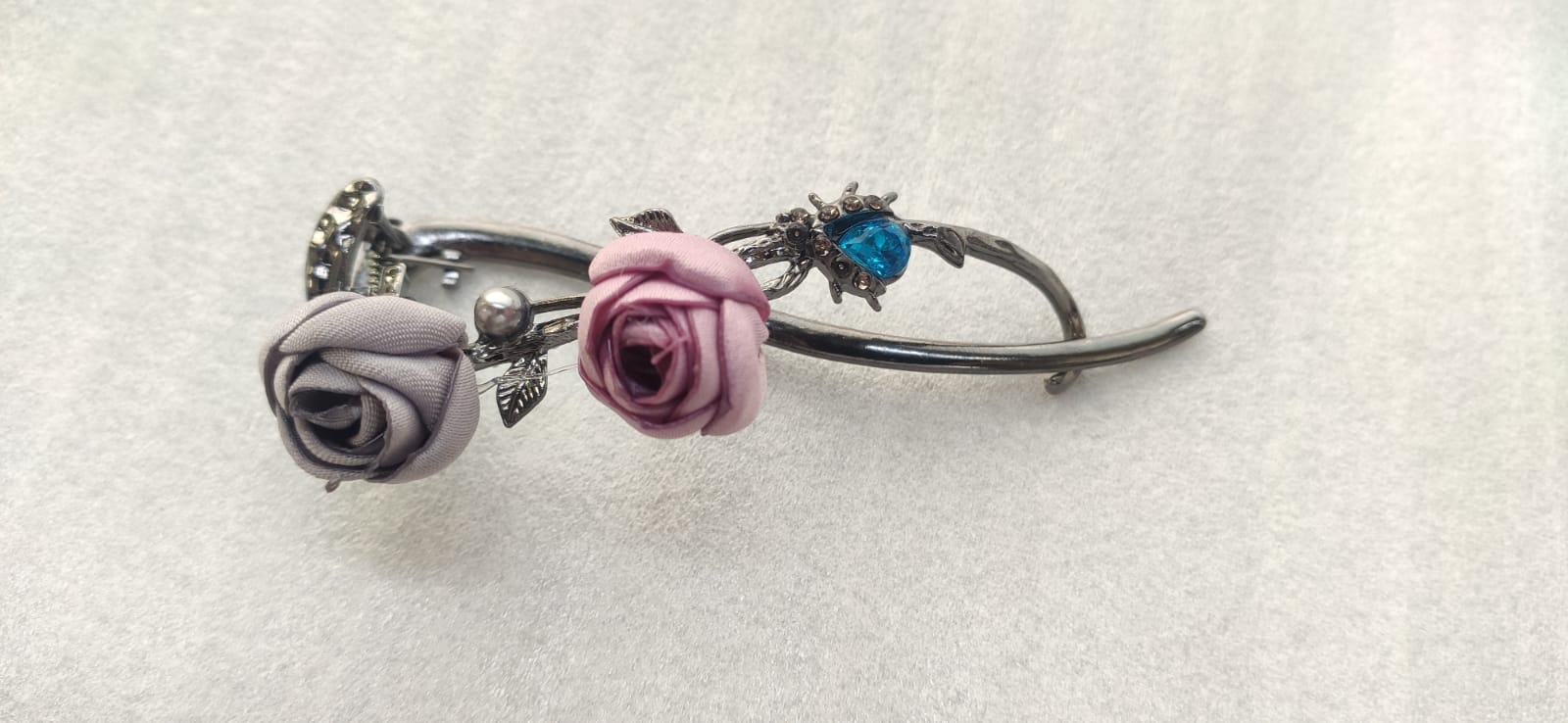 Women Set Of Embellished Alligator Hair Clip