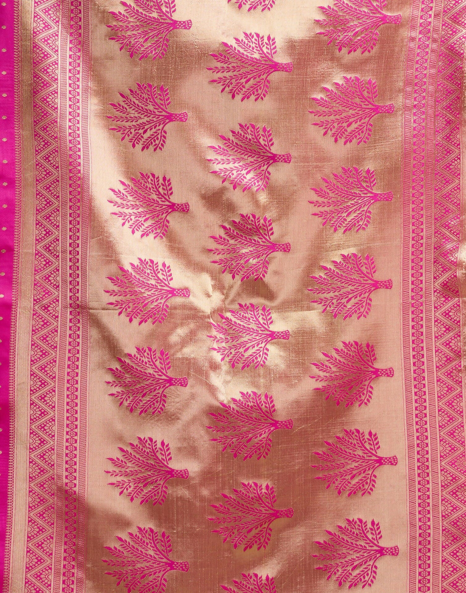 AXONIT Wedding & Festive Jacquard Saree with Heavy Zari Weaving