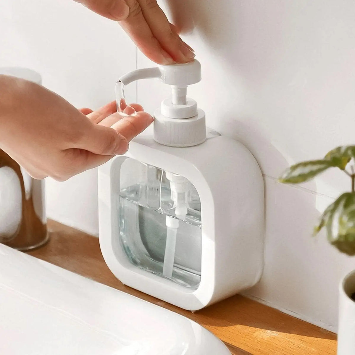 Snap Sink Dispenser Plastic Clear Empty Pump Lotion Bottles (1 Set) HP DD