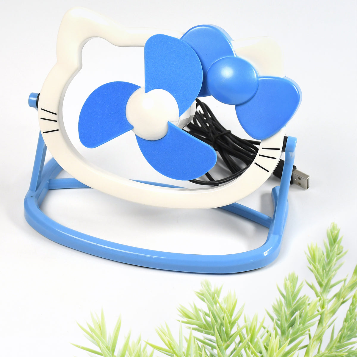 Hello Kitty Cartoon Fan Cute Bright Color Desktop Office Usb Mini Fan Personal Desktop Fan (Battery Not Include)