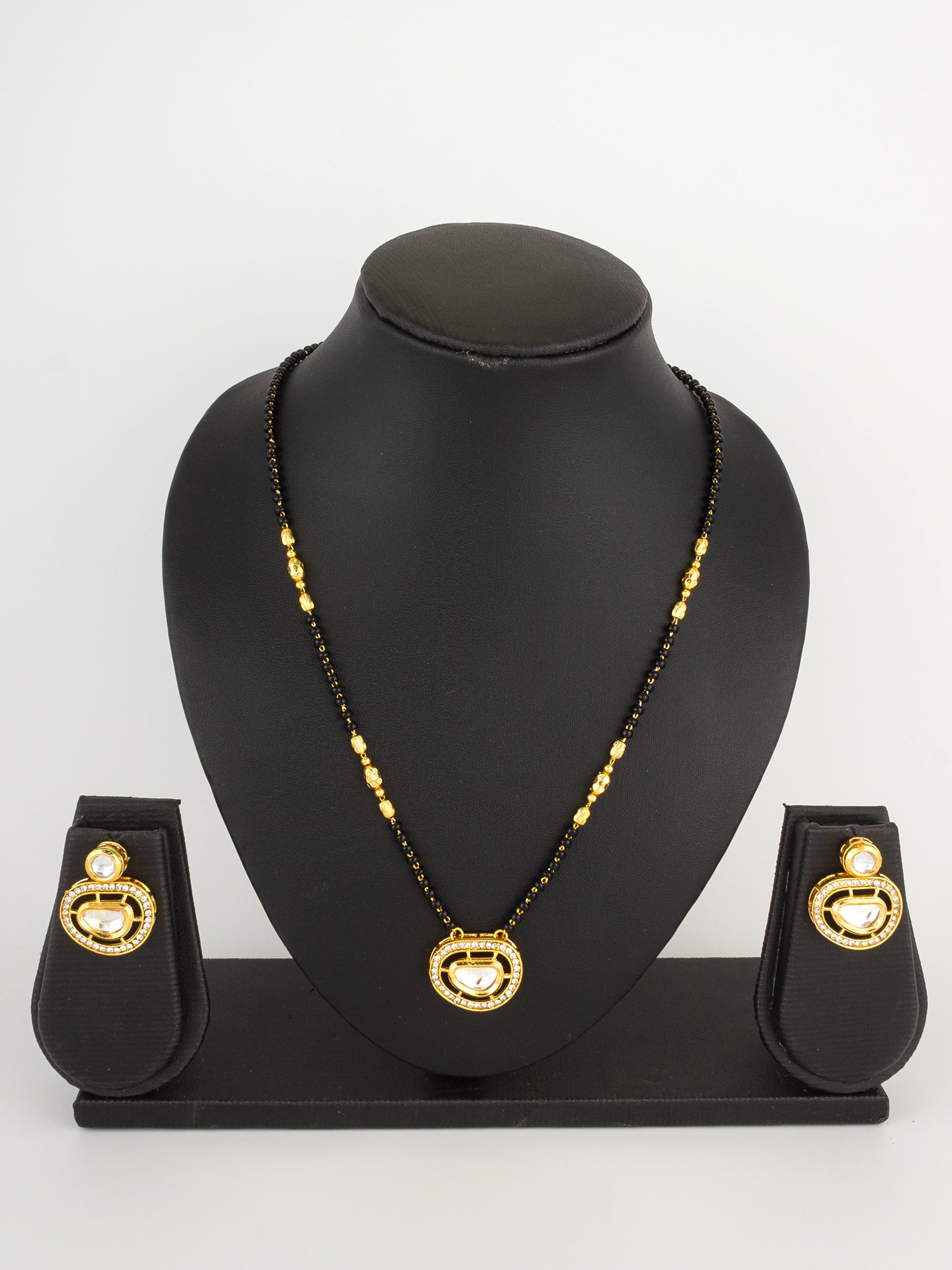 Kundan Mangalsutra Set with Polki Pendant and Crystal Studded Circular Earrings – View 5 | Aadita Jewelry