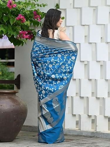 AXONIT Soft Silk Saree with Golden Zari Floral & Peacock Weaving