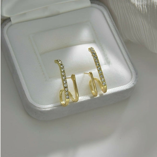 Modern Gold Square Hoop Earrings with Dainty Diamond Accent pinapes