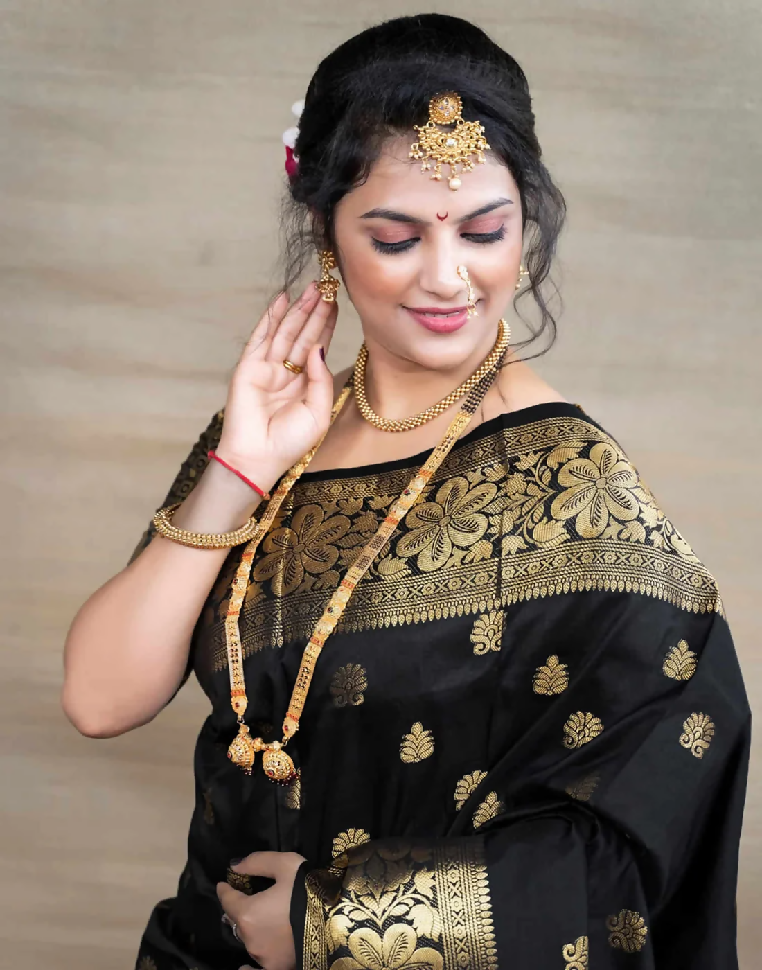 AXONIT Royal Emerald Jacquard Saree with Broad Golden Zari Border & Pallu