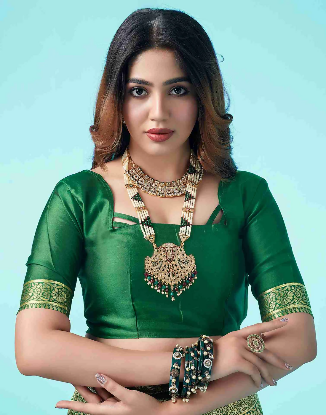 AXONIT Heritage Jacquard Saree with Heavy Golden Brocade Border