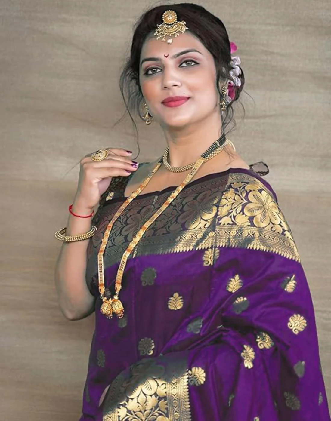 AXONIT Royal Emerald Jacquard Saree with Broad Golden Zari Border & Pallu