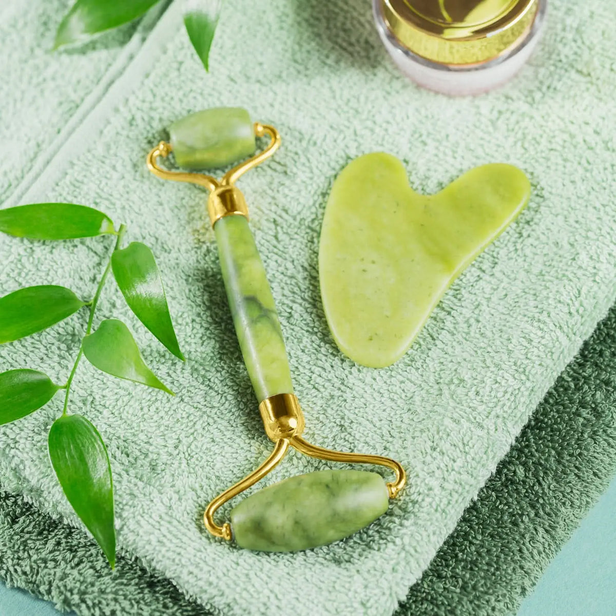 Facial Roller Massager – Relaxing Skin Roller for Improved Circulation & Glow HP DD