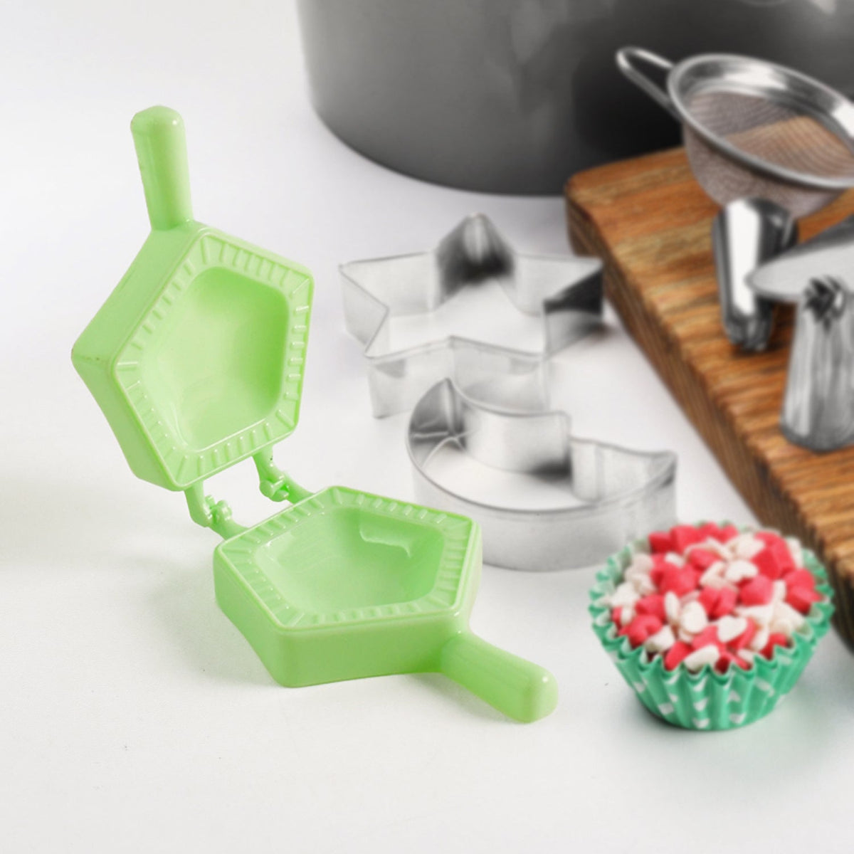 1 Pc Assorted Shape Plastic Snack Mould (Mix Design 1 Pc) HP DD