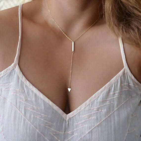 Pinapes Trendy Fashionable Single Layered Triangle Silver Plated Choker Chain Pendant Necklace - HalfPe