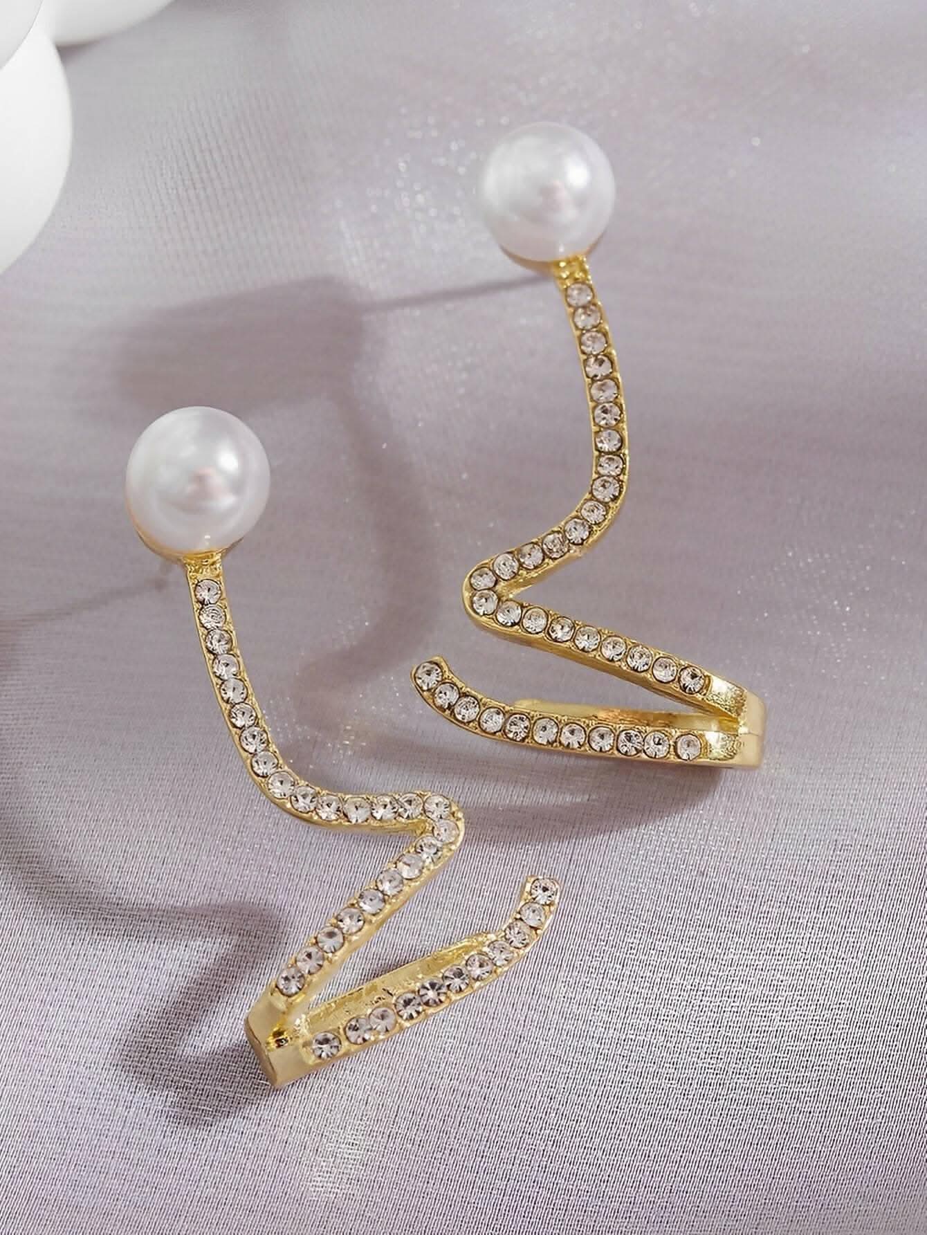 Pinapes Zig Zag Pearl Alloy Plug Earrings - HalfPe