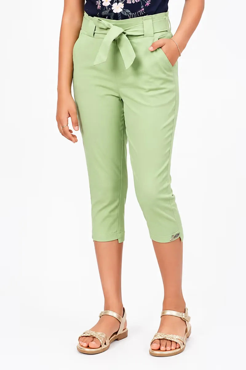 Girl's Cotton Lycra Blend Solid Capri - Pista Green - View 13