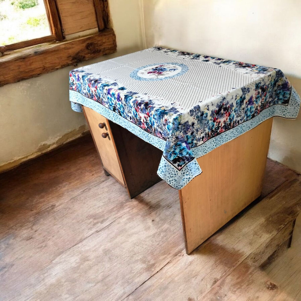 Blue Aster printed cotton table cover in blue - image 4
