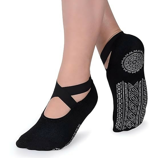 Women’s Non-Slip Yoga Socks with Straps Grip Socks for Pilates, Barre, Ballet & Dance Workouts (Black)