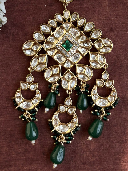 Premium parab kundan Mang tika for women & Girls (with green beads)