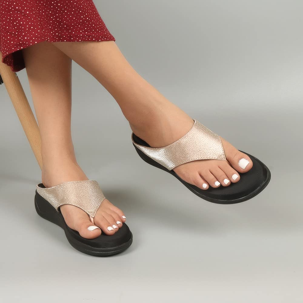 Indifeet Stylish Platform Heel Thong Sandals - Gold - View 4