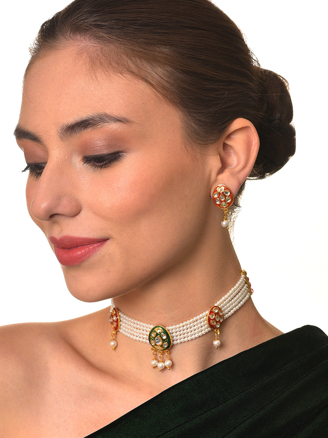 Gold-Plated White Kundan-Studded & Beaded Jewellery Set