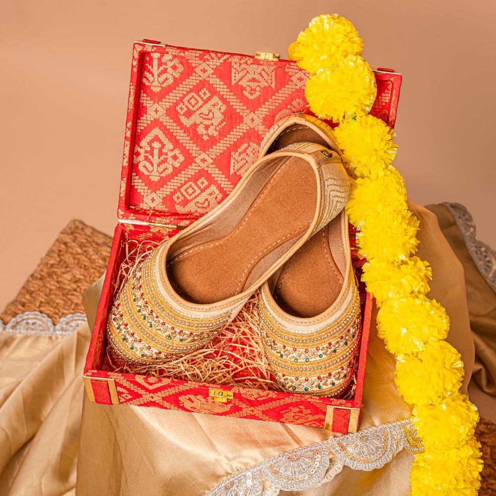 Indifeet Jutti for Women - Gold - Image 2