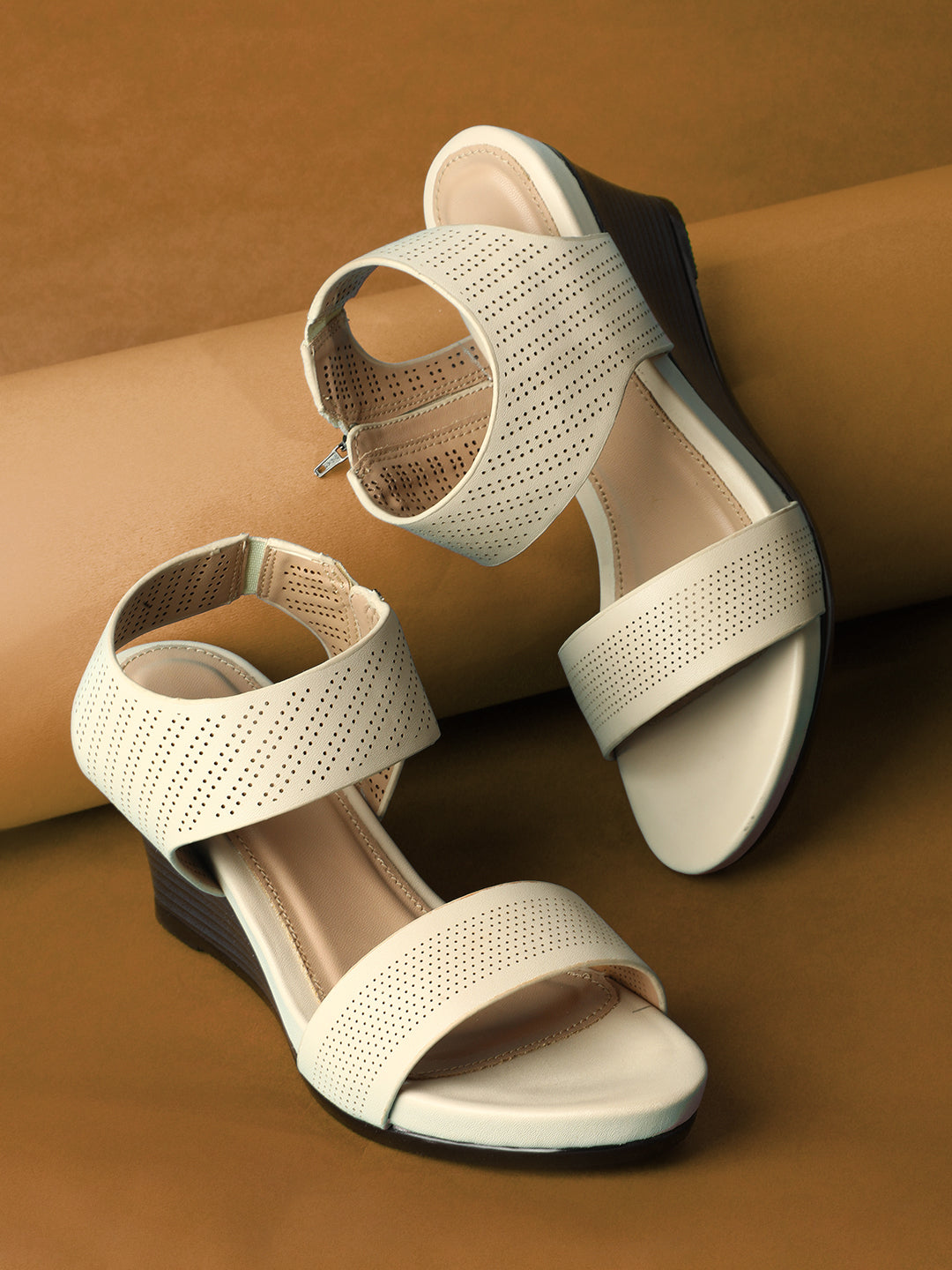 Bata Women Beige Casual Wedge Heel Sandal - Beige - View 6