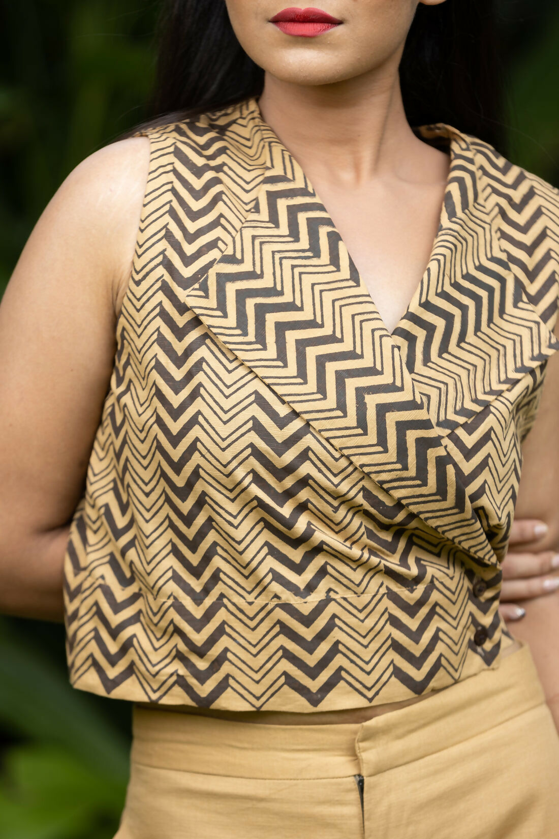Women’s Classic Chevron Print Cotton Linen Overlap Top with Adjustable Waist Studio Sienna