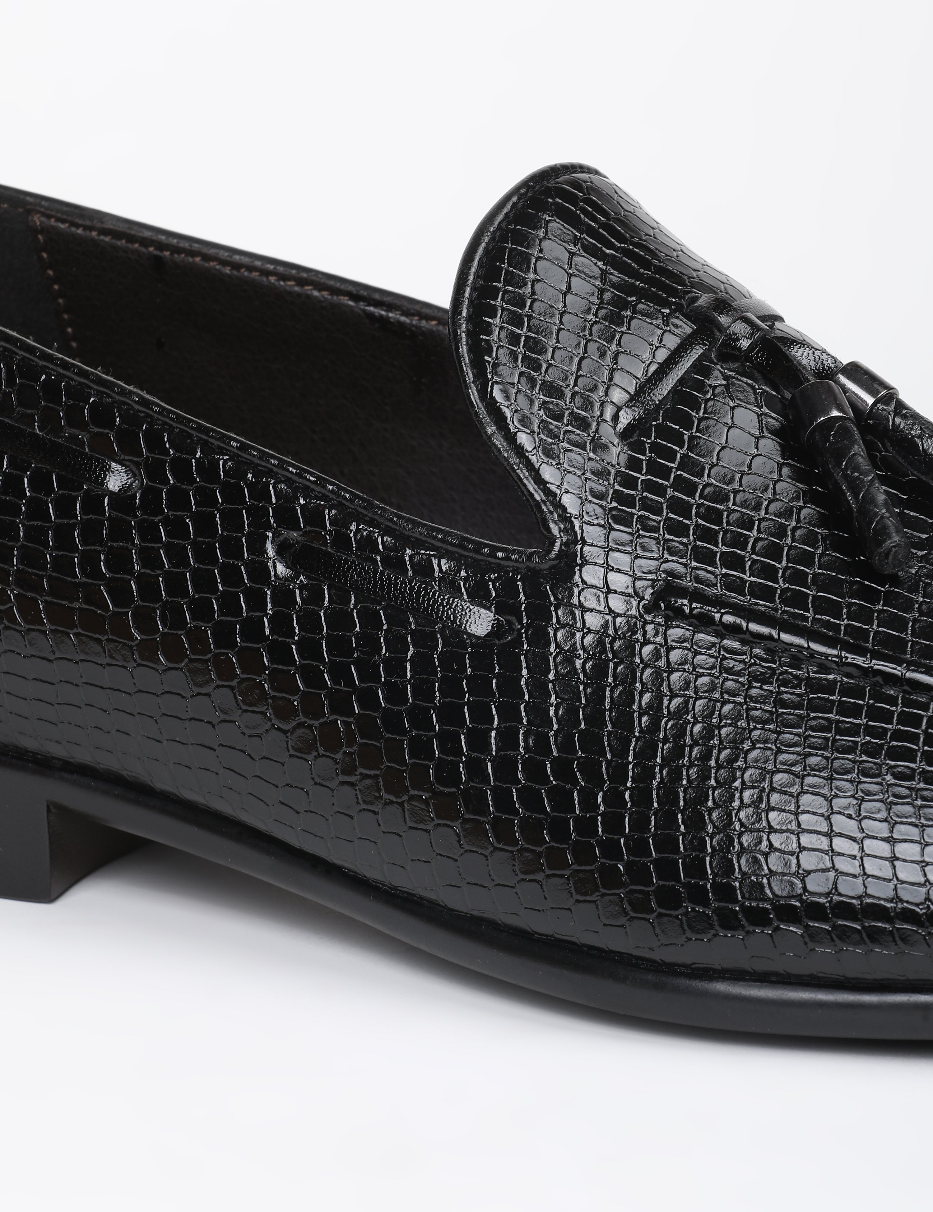 The Coby Black Men Tassel Loafer V8 By Ruosh