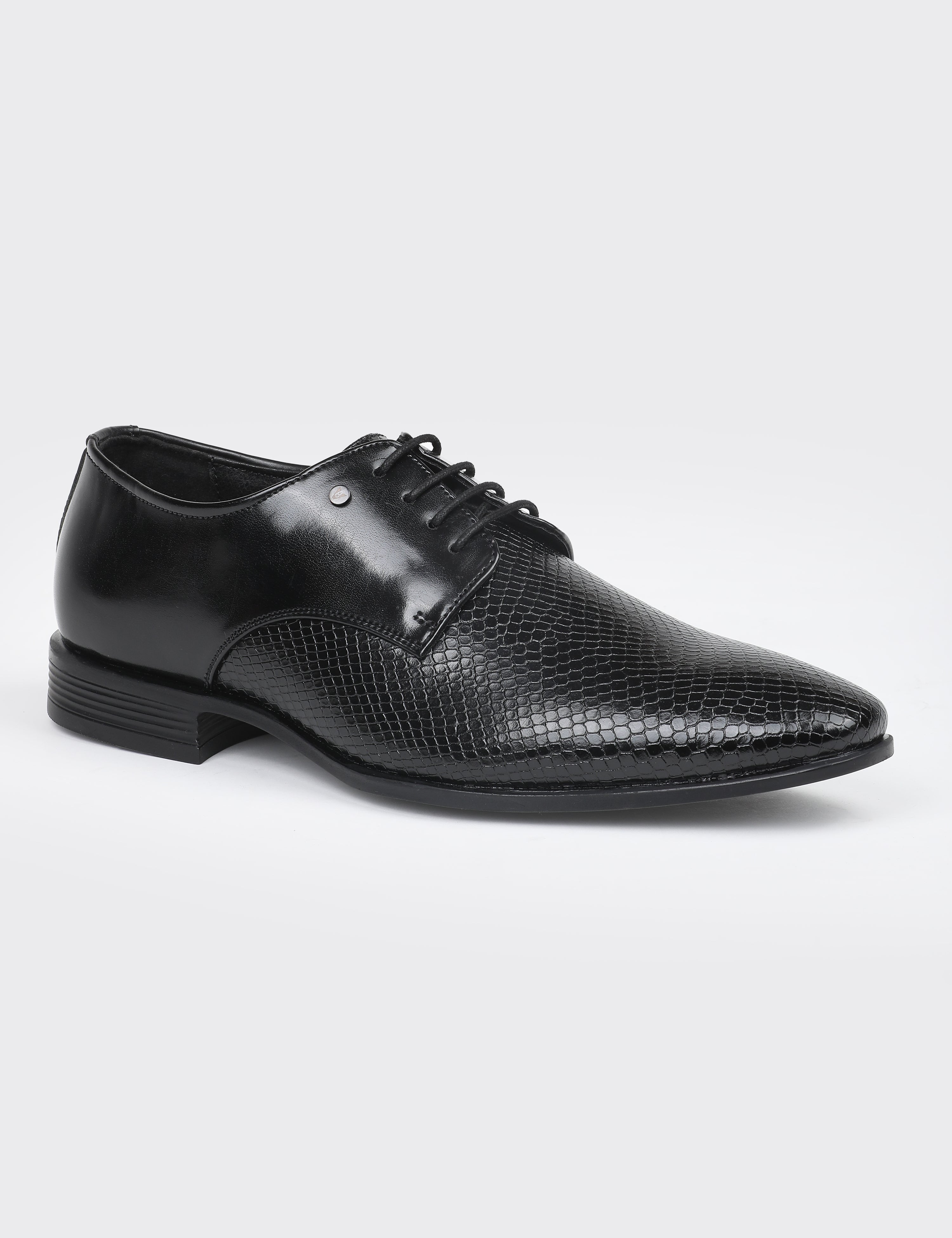 The Jonas Black Men Textured Derby V8 By Ruosh