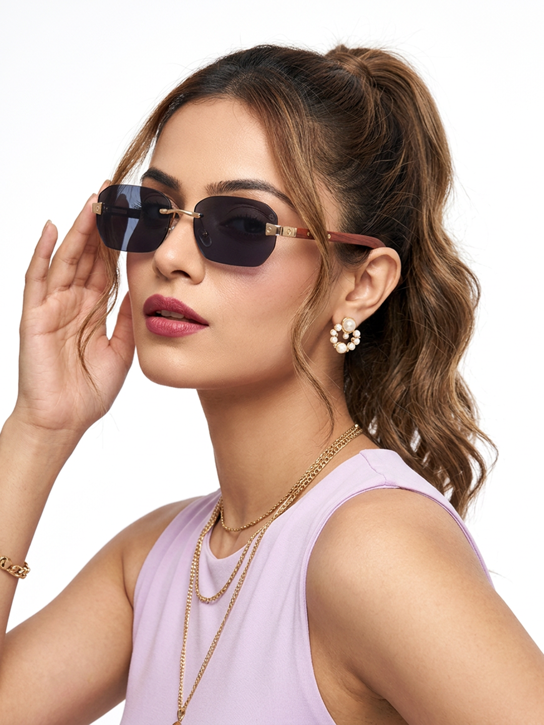 Essence Amber Golden Rimless Sunglasses for Men and Women - Style 2547 - worn by a male model (image 3)